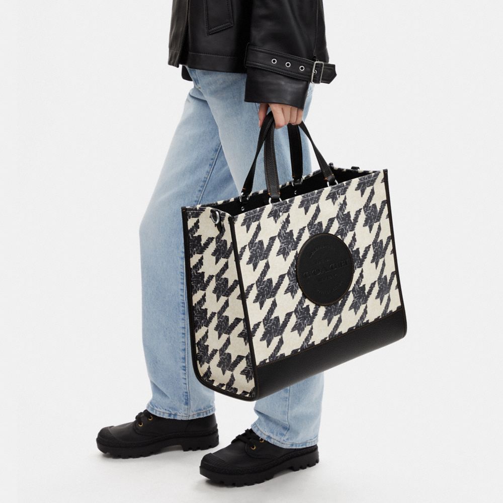 公式】コーチアウトレット | デンプシー トート 40・ハウンドトゥース