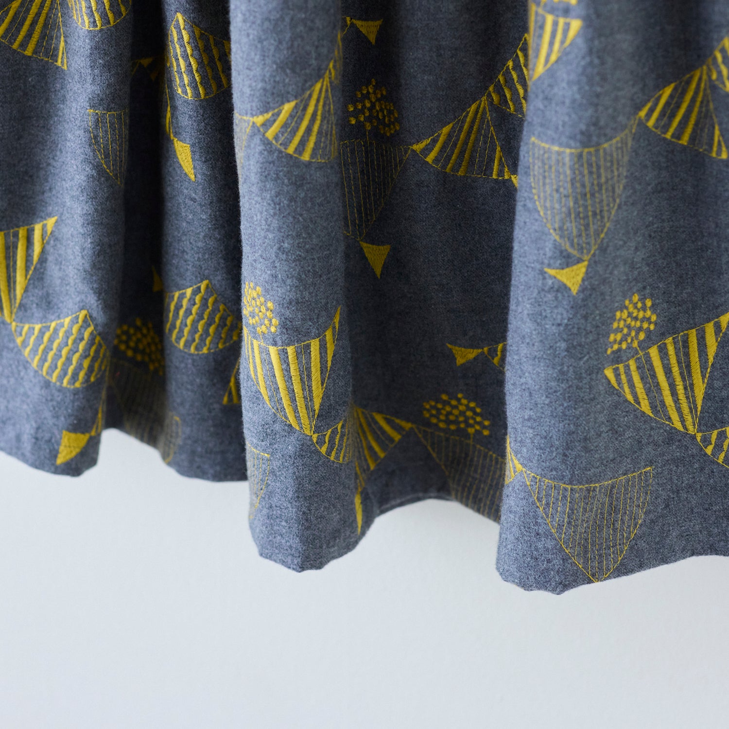 cocca(コッカ) ｜生地通販｜echino/エチノ 2024 ～刺繍 flag～ ビエラ