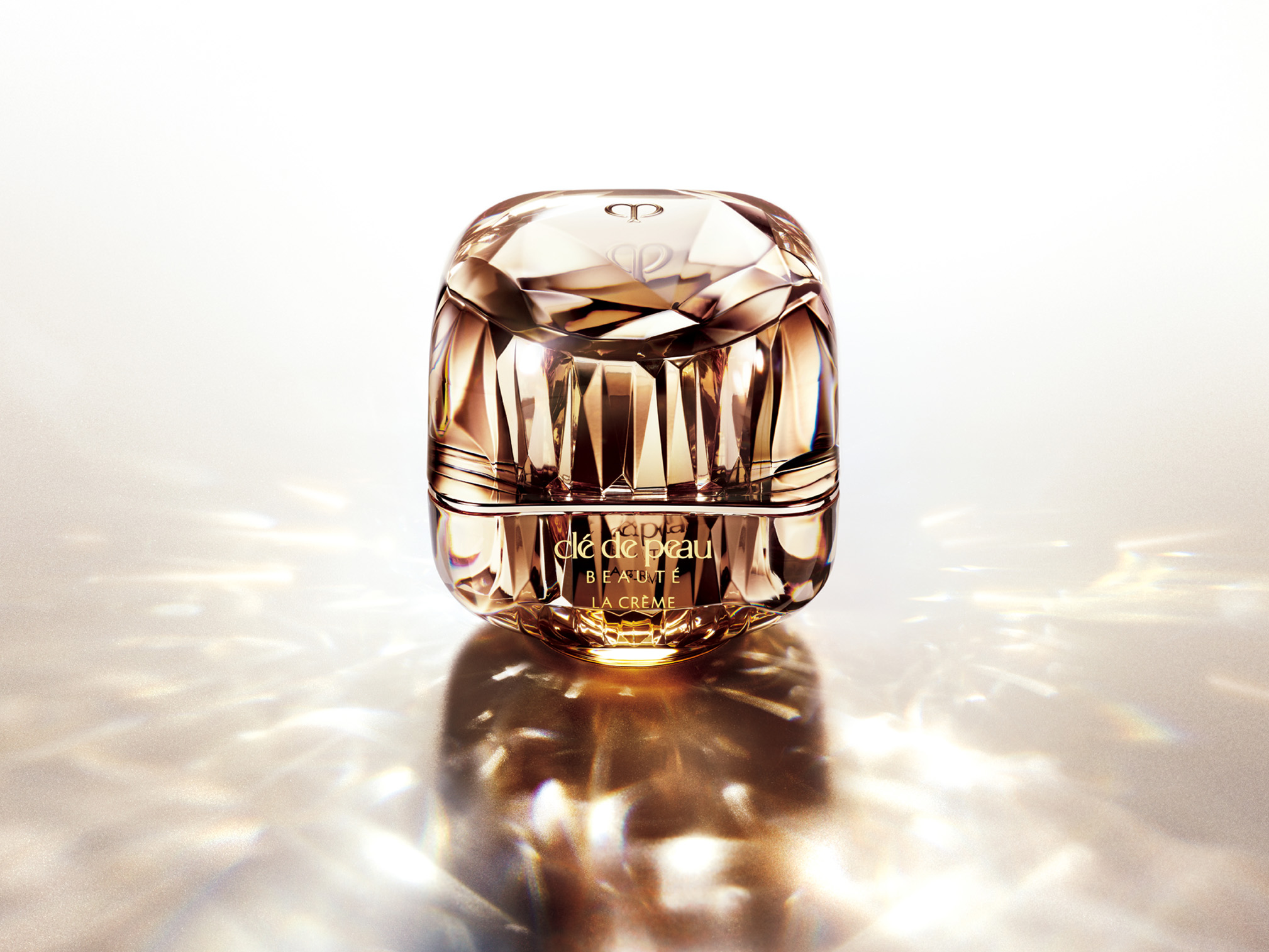 美とサイエンスの頂点への鍵。クレ・ド・ポー ボーテ「ラ・クレーム