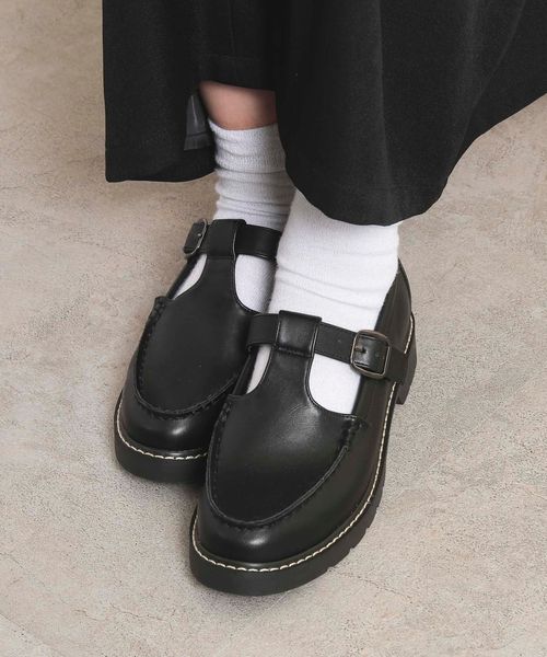 Tストラップローファー