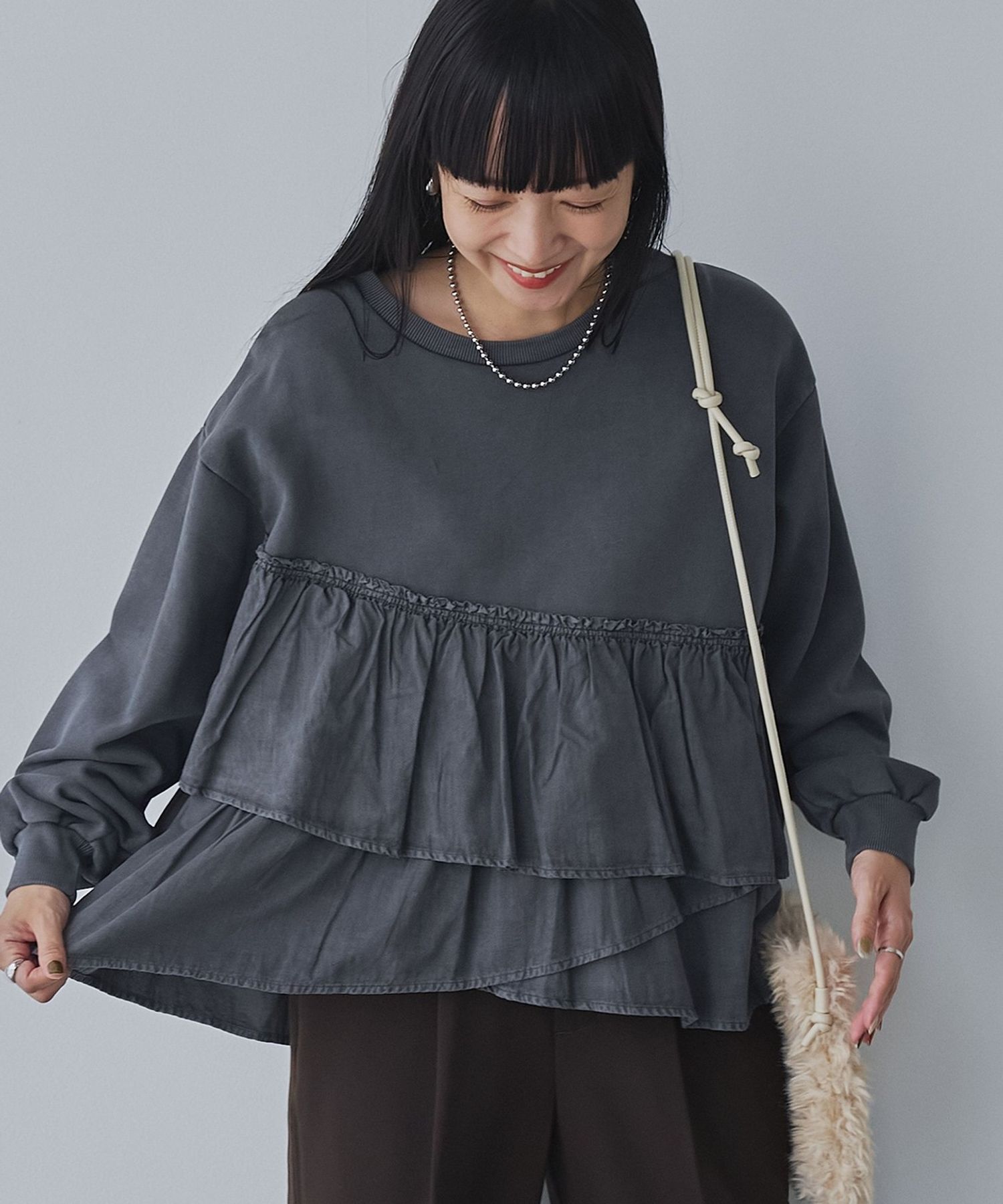 ピグメントフリルドッキング裏毛プルオーバー