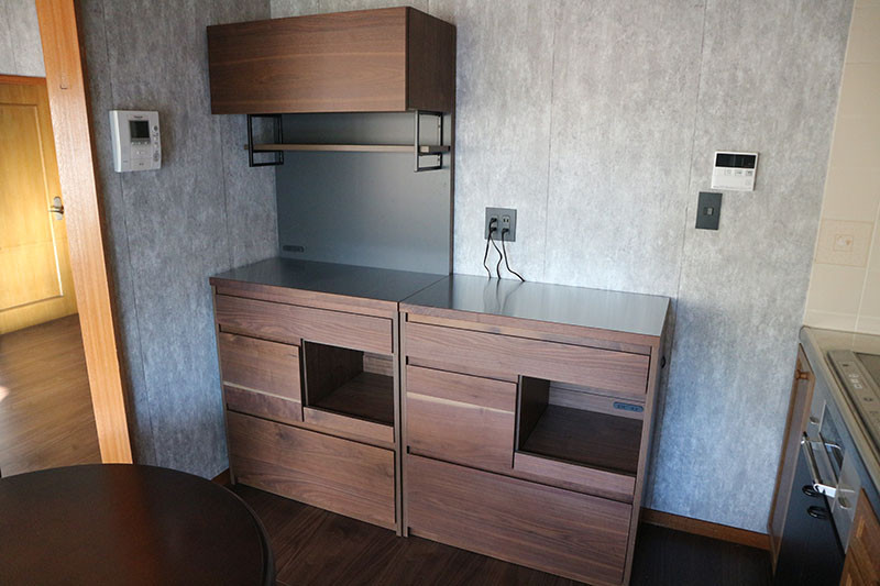 unico（ウニコ）の食器棚】ウォールナットの木の素材感がおしゃれな