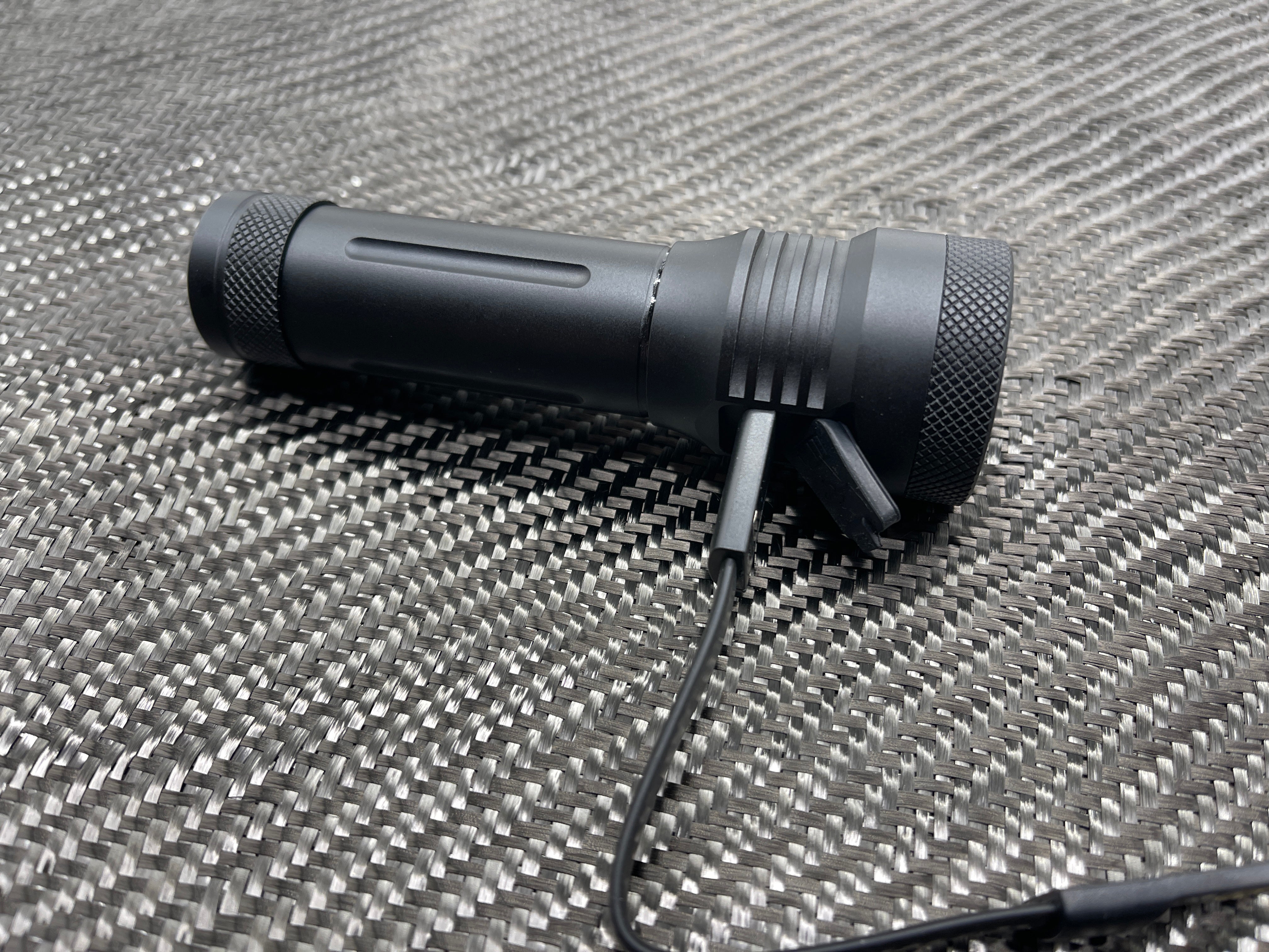 EZ - Throw 18650 / 21700 Flashlight by Maratac® ( + Built In