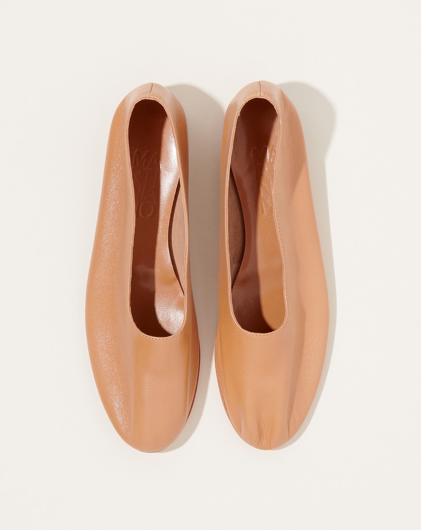 Glove in Camel | Martiniano | Covet + Lou | Covet + Lou