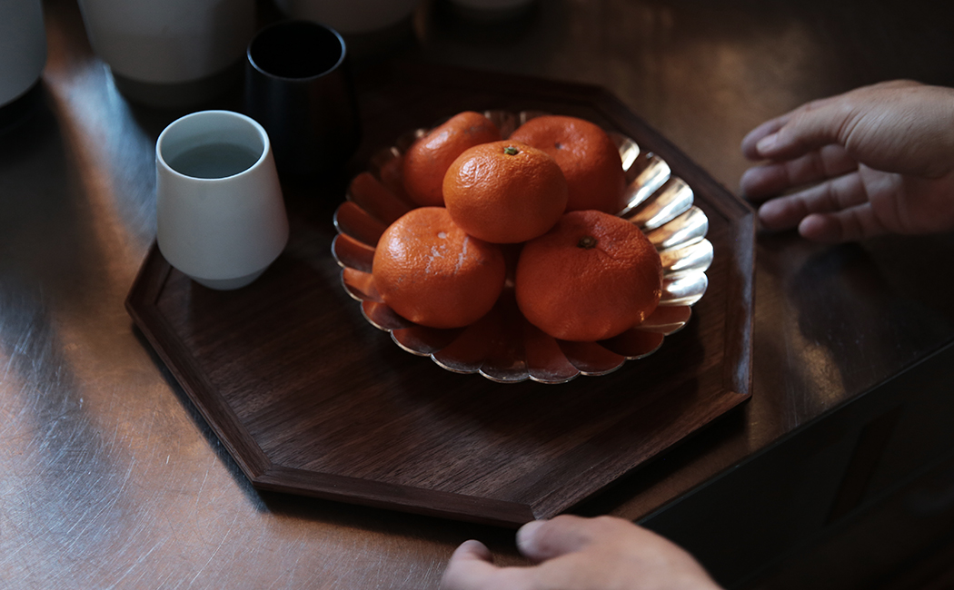 iwakagu 八角トレー 大 ウォールナット | 耕人