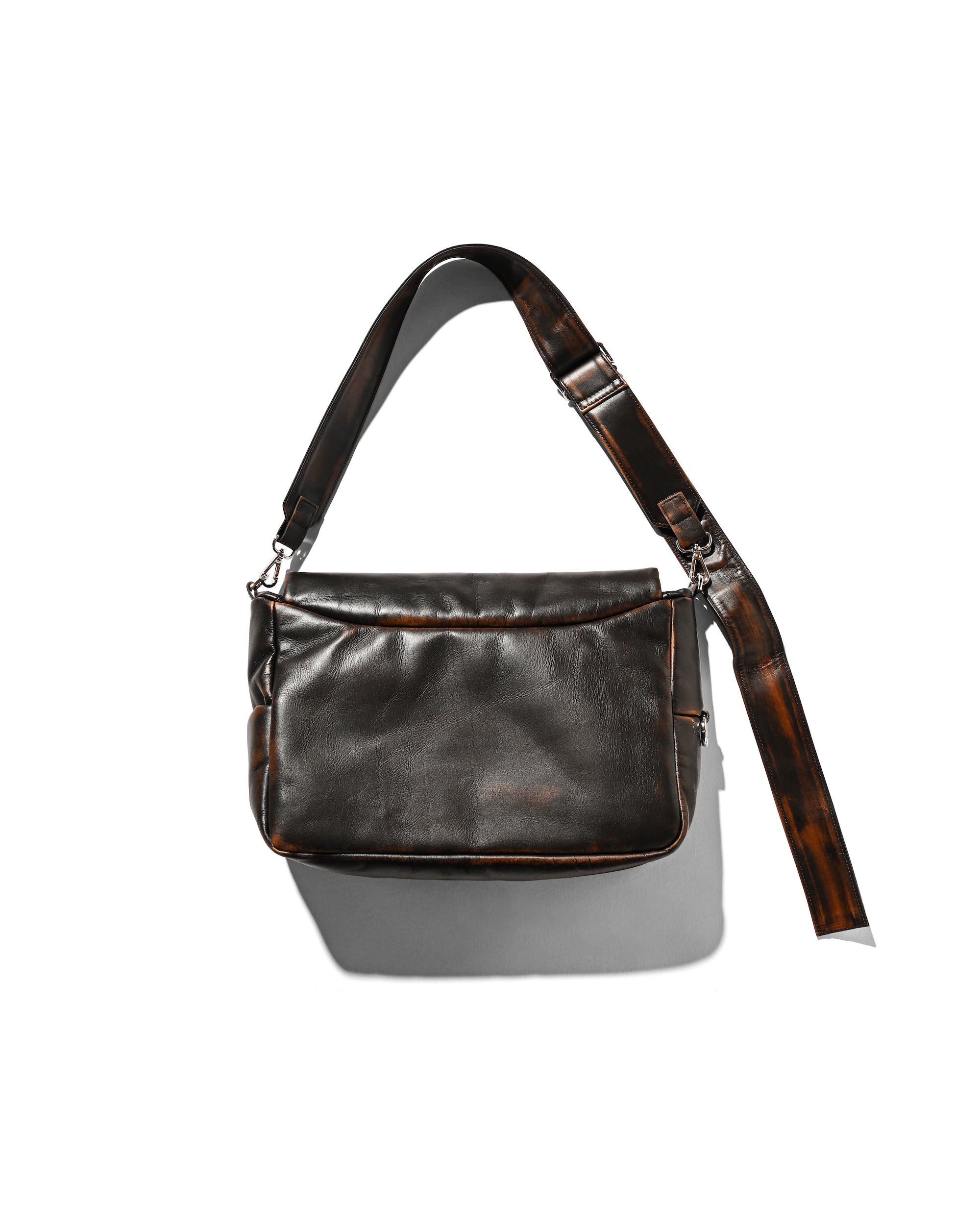 VINTAGE LEATHER PADDED FLAP HOLIDAY BAG (BROWN)