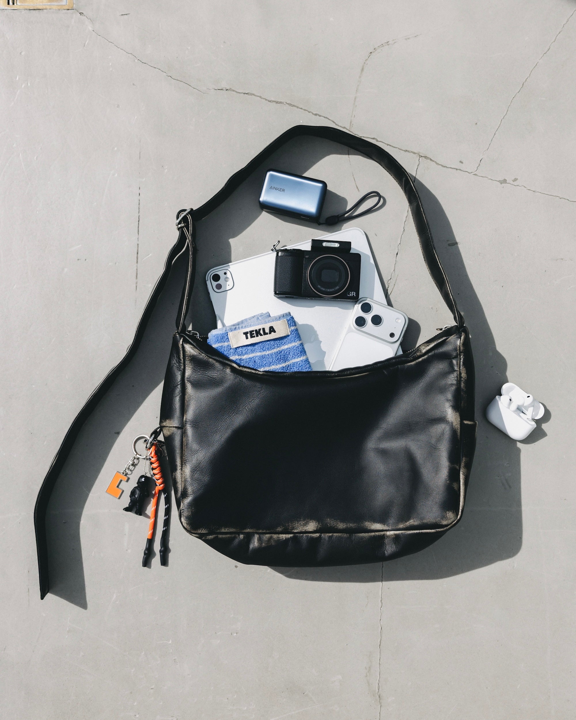 VINTAGE LEATHER HOLIDAY BAG (BLACK)