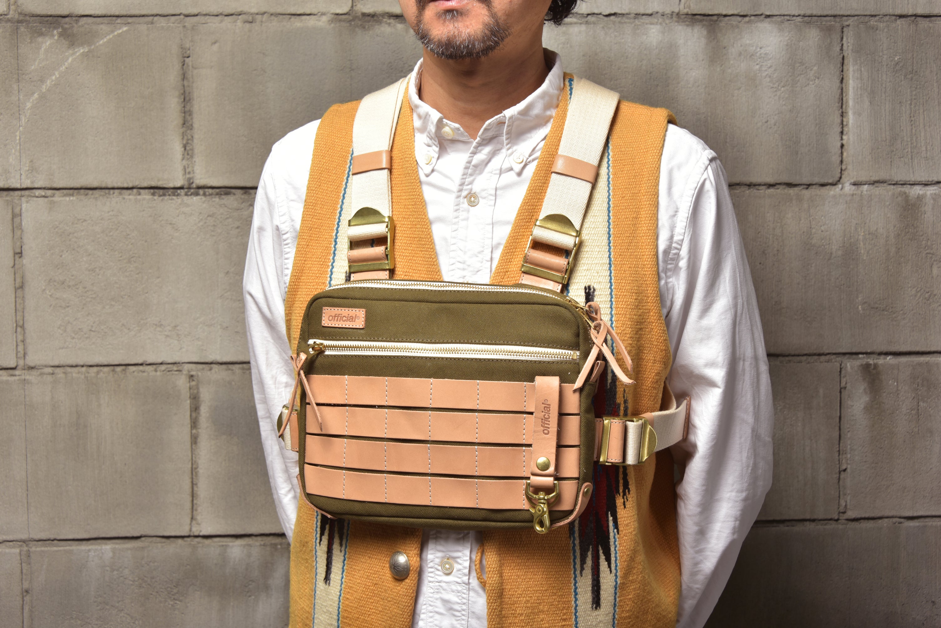 OFFICIAL x HERITAGE チェストバッグ 4点留め栃木レザー｜メンズ