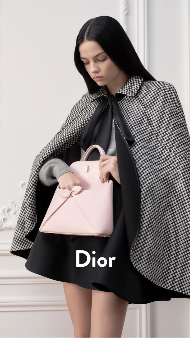Dior アーカイブのドレスにインスパイアされた、エレガントな佇まい