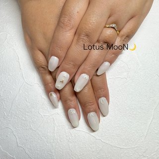 ホワイトワンカラーのネイルデザイン｜ネイルブック