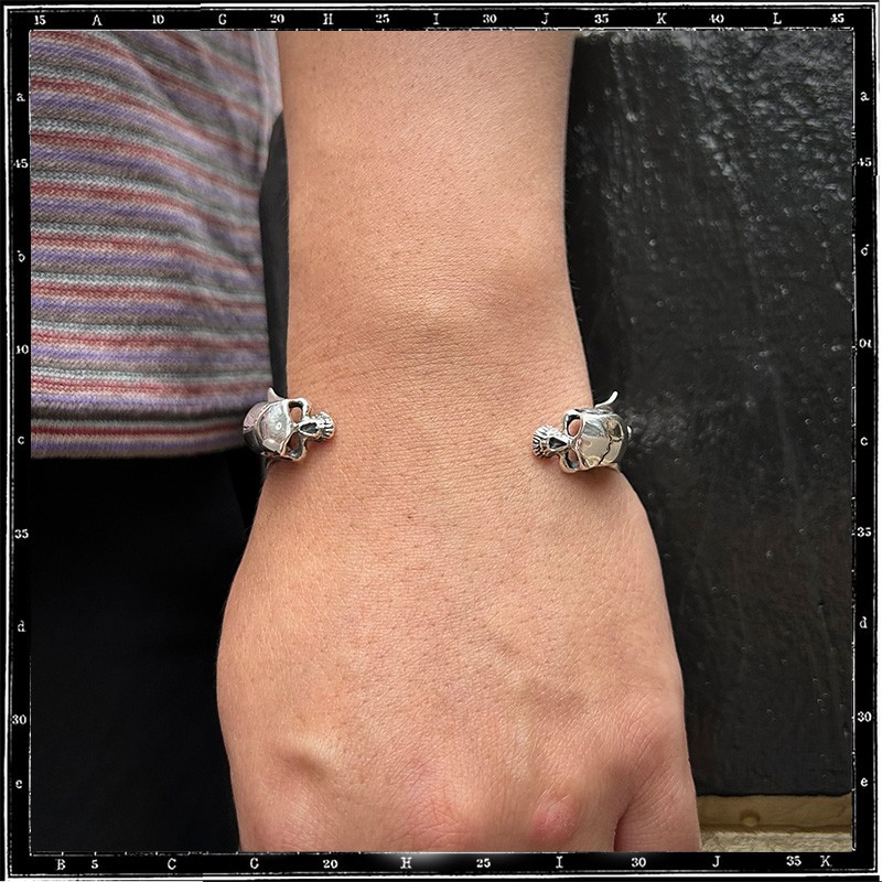 Two skulls bangle (small)