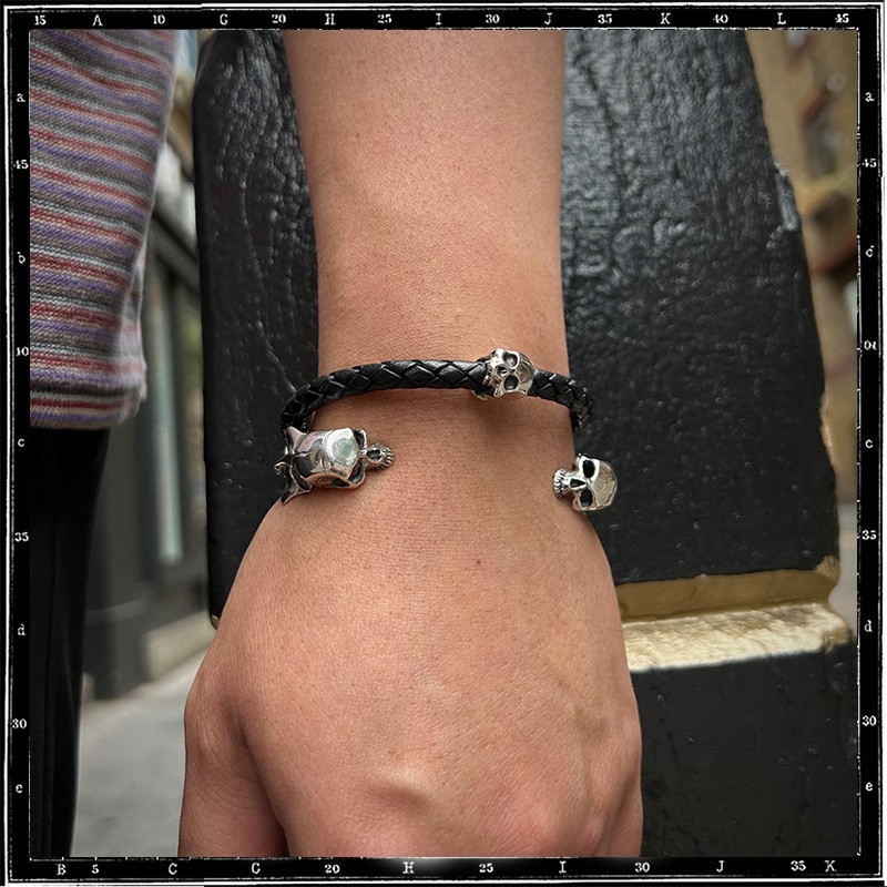 Two skulls bangle (small)