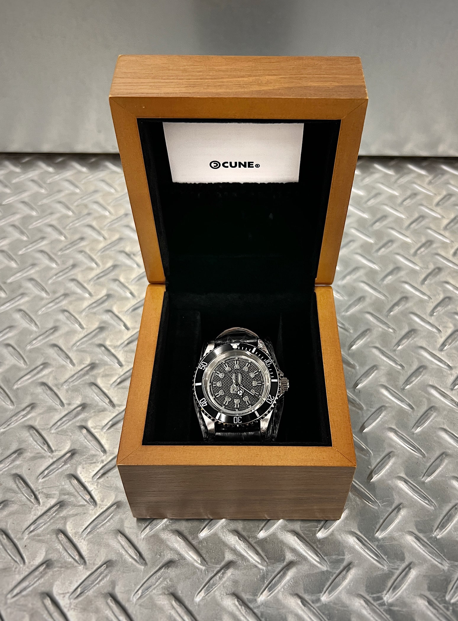 CUNE CUSTOM WRIST WATCH Nile Crocodile Belt｜ウサギがいる｜CUNE