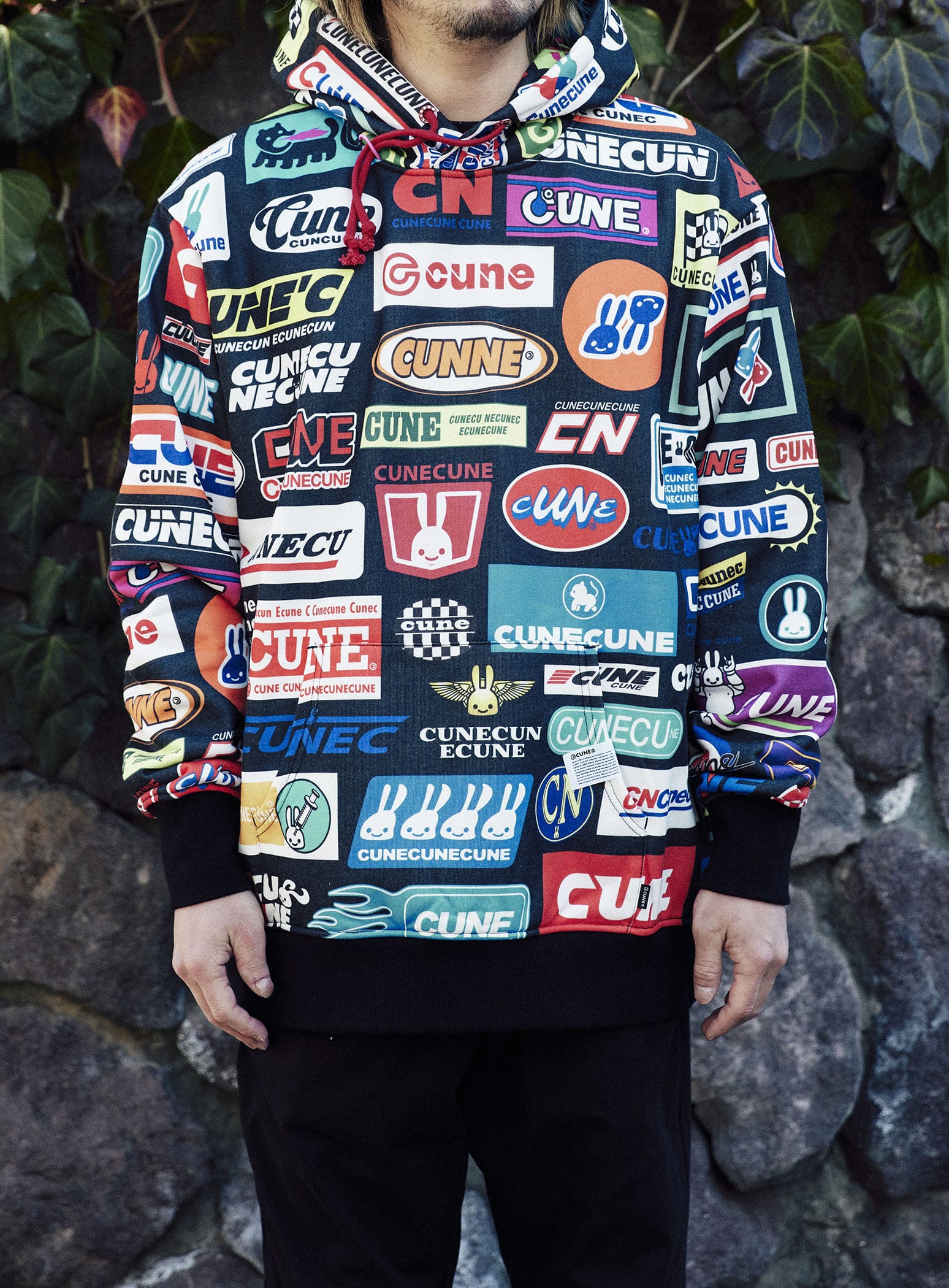 レーシングロゴパーカー｜ウサギがいる｜CUNE ONLINE STORE