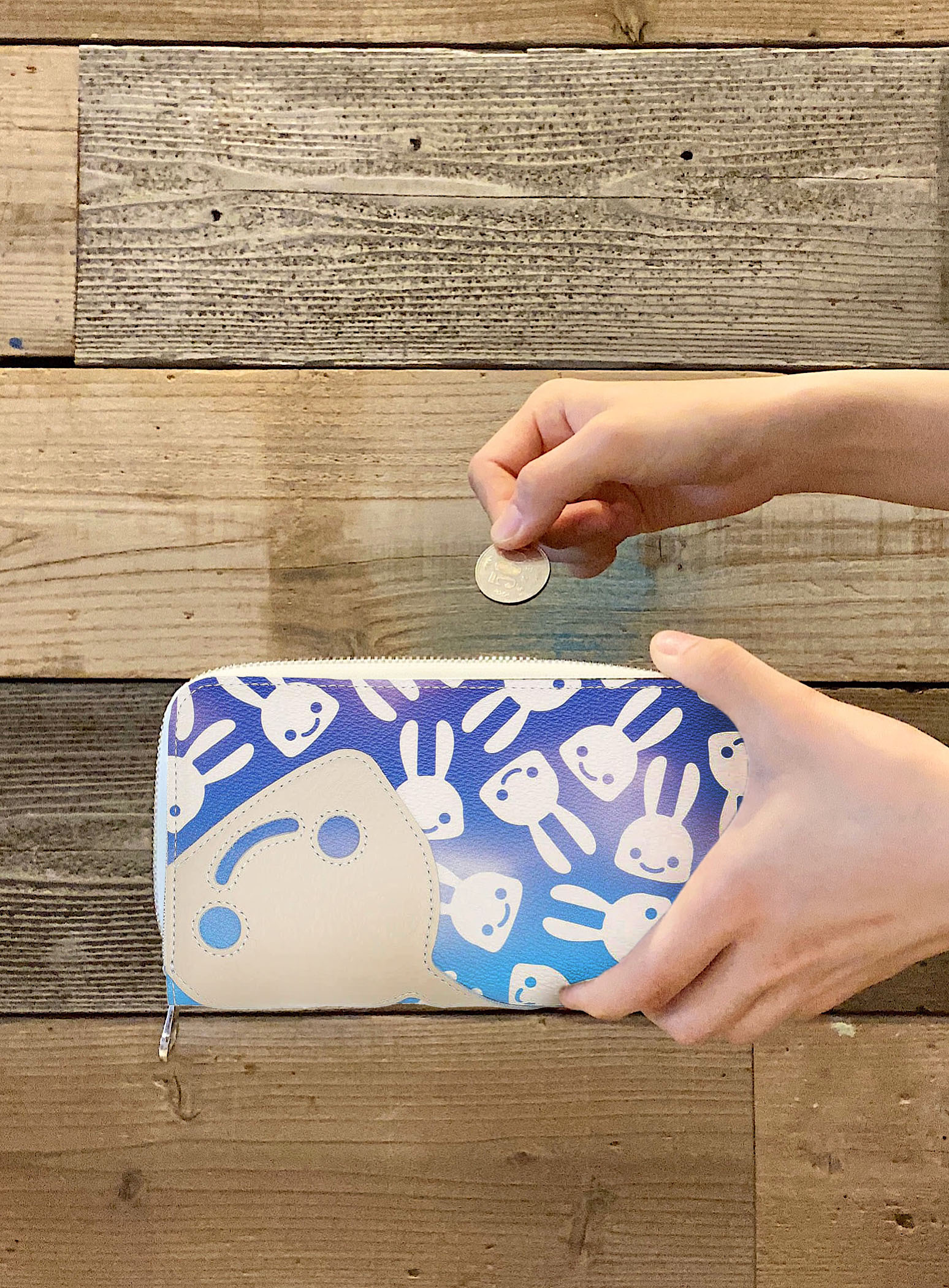 青空プリントロングウォレット｜ウサギがいる｜CUNE ONLINE STORE