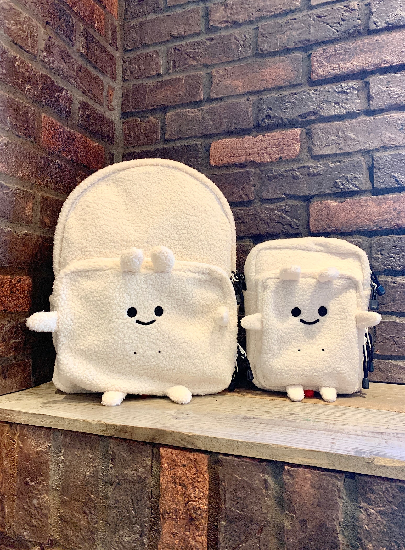 四角いうさちゃんショルダーバッグ｜ウサギがいる｜CUNE ONLINE STORE