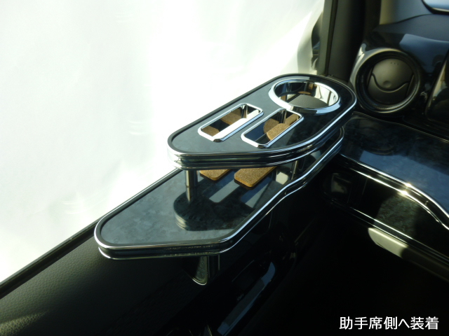 NV350 キャラバン専用 フロントサイドテーブル を販売中！カスタム