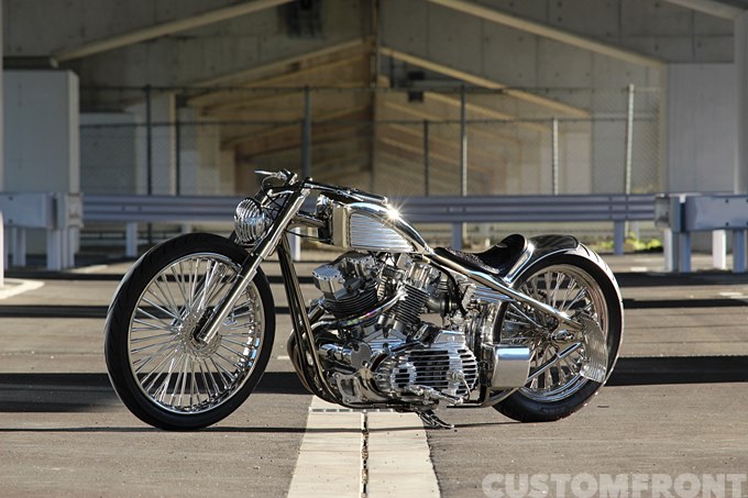 ハーレー アイアンショベルXLH 1973のカスタム・スーサイドカスタムズ