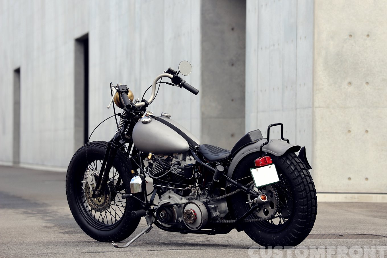 ハーレーダビッドソンボバーのショベルヘッド FXSB 1983・ウエスト