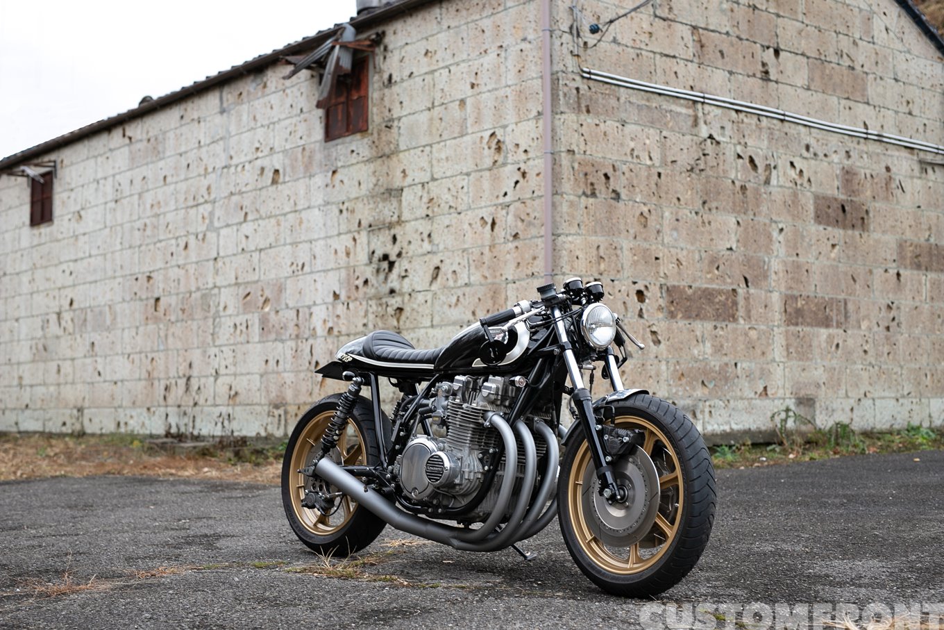 CROWS PERFORMANCEのカワサキZ-LTDの国産4発カフェレーサースタイル