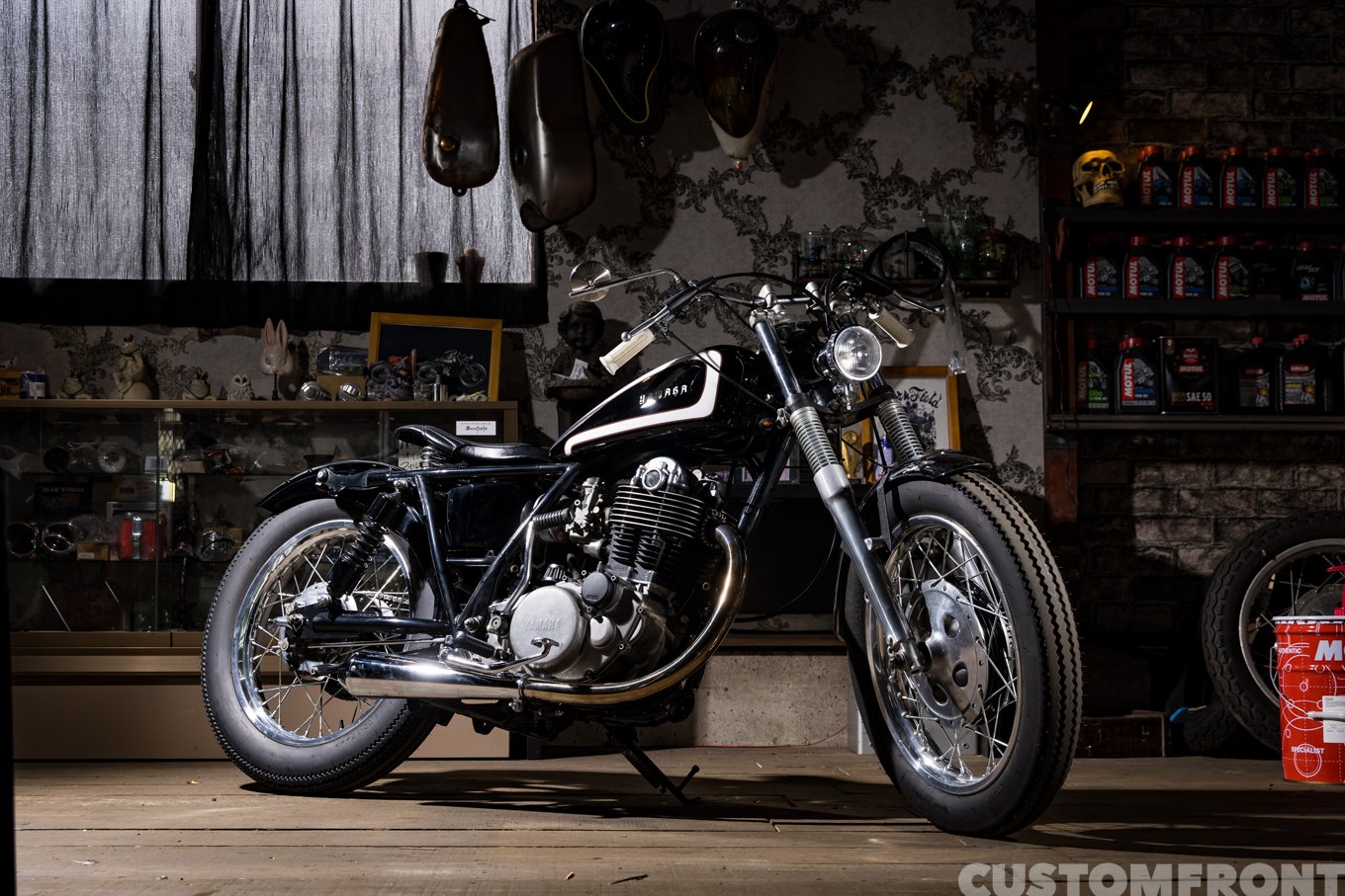 Barn fieldのヤマハSR400のストリートボバーカスタム 1996年・バーン