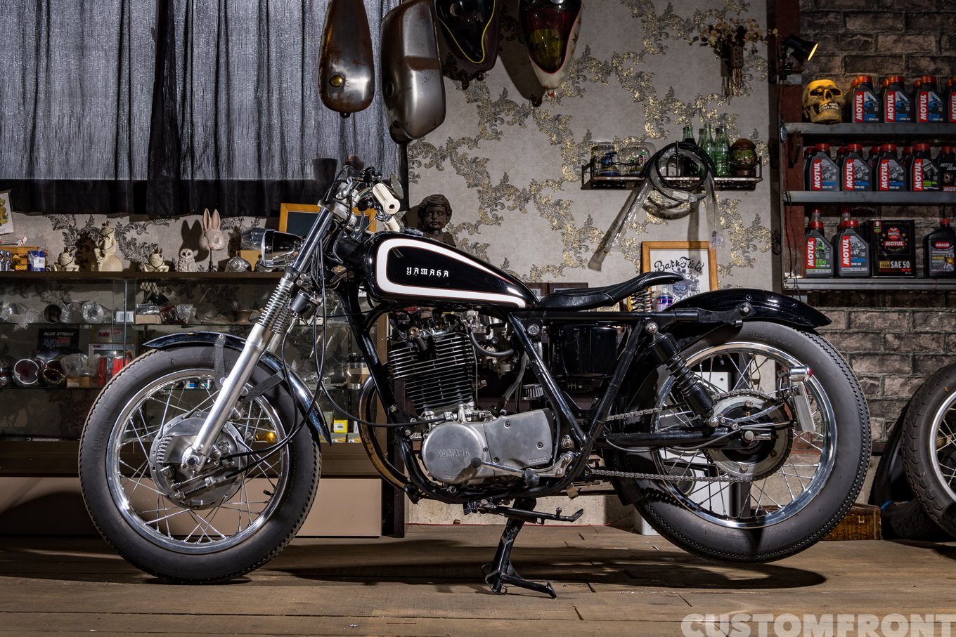 Barn fieldのヤマハSR400のストリートボバーカスタム 1996年・バーン