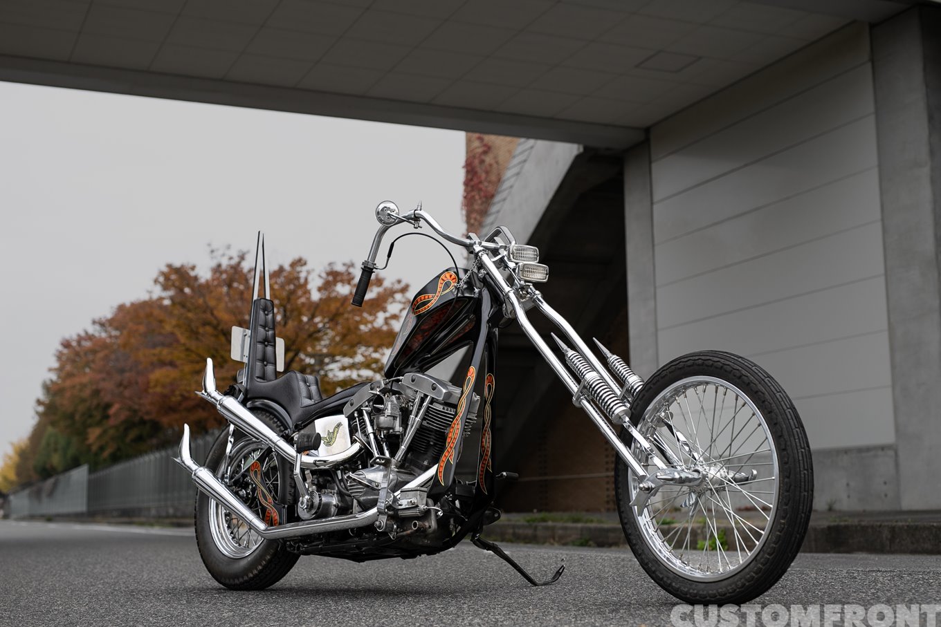 SPIKE CHOPPERSのショベルヘッドの4速フレームロングフォーク