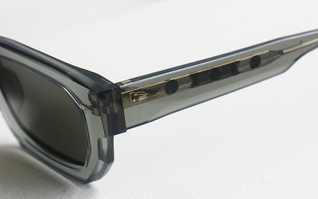 AHLEM(アーレム) スモークカラーが唯一無二のアクセントに ナロー