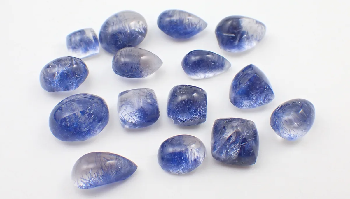 デュモルチェライトインクォーツに咲く青い花のヒミツとは | カラッツ