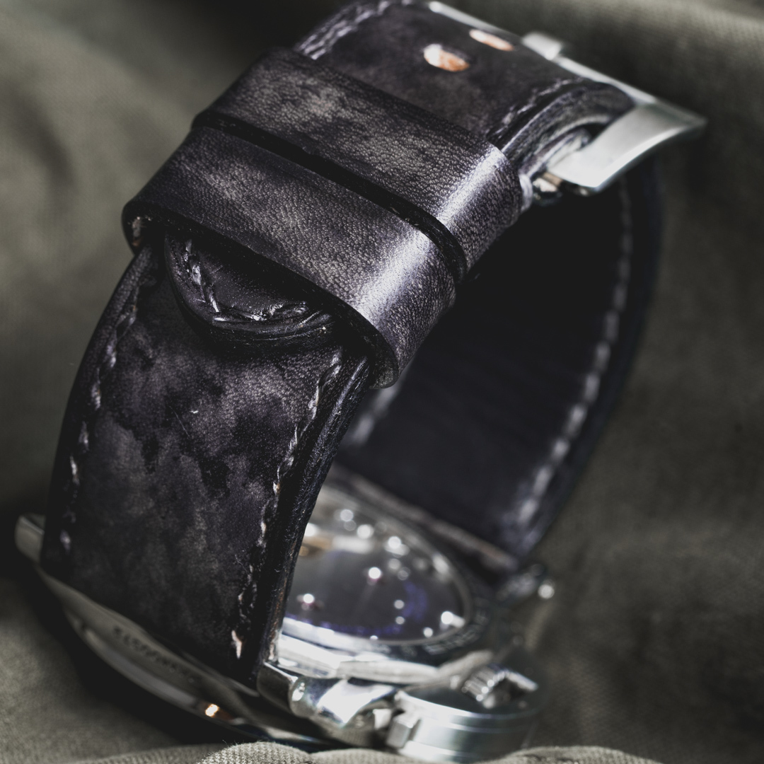 手染め迷彩」手作り本革腕時計ベルト 岩石グレー - カメラバッグ & 日