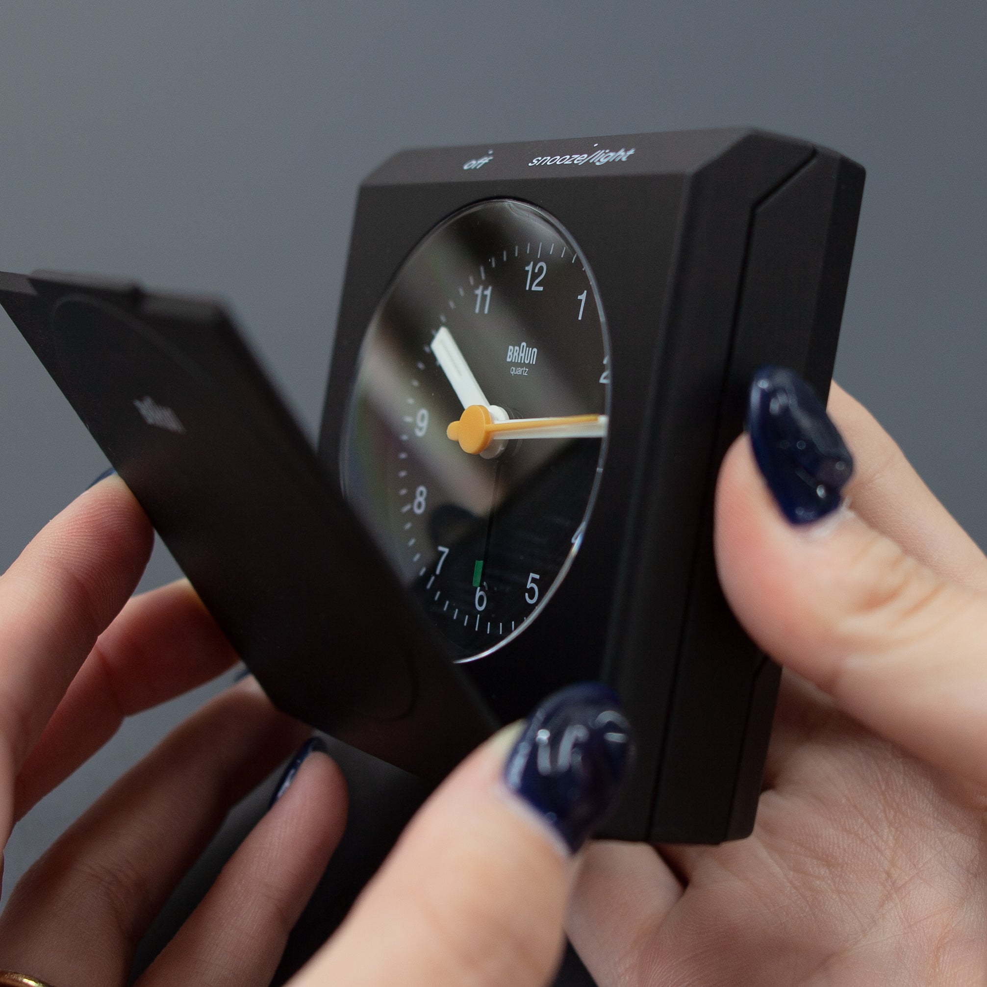 BRAUN ］Travel Clock – Neueオンラインストア｜もっと愛着のわく