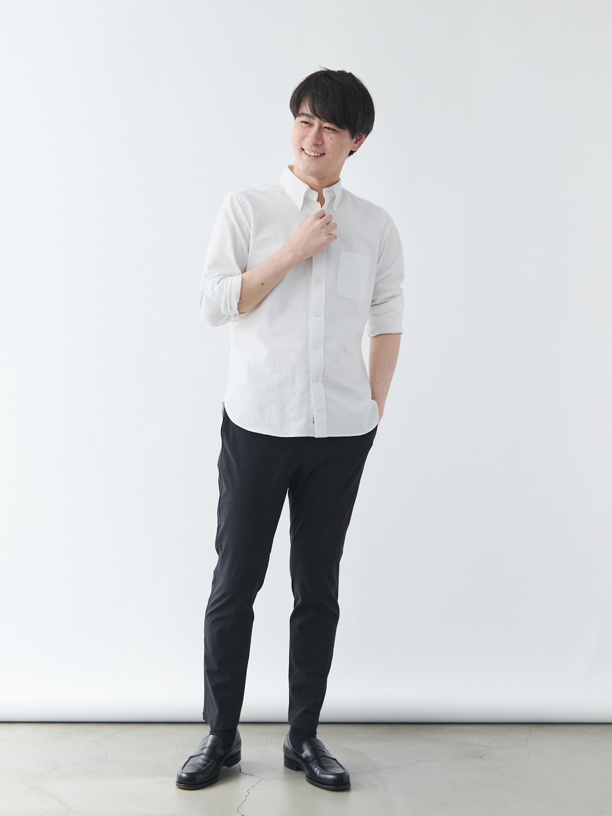 スマートシルエットの超軽量ストレッチパンツ/スリムフィット/ブラック