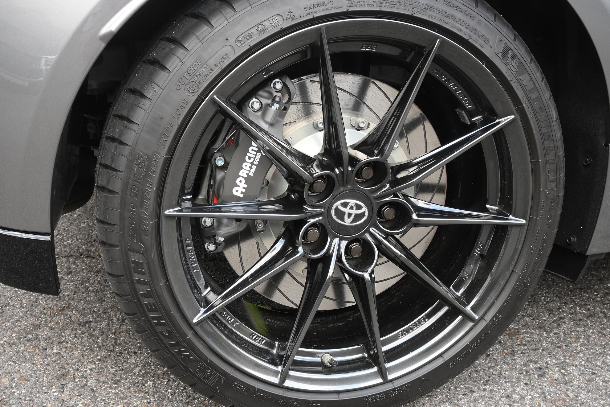 後期型GRヤリスにAPレーシングのブレーキキットを装着しました