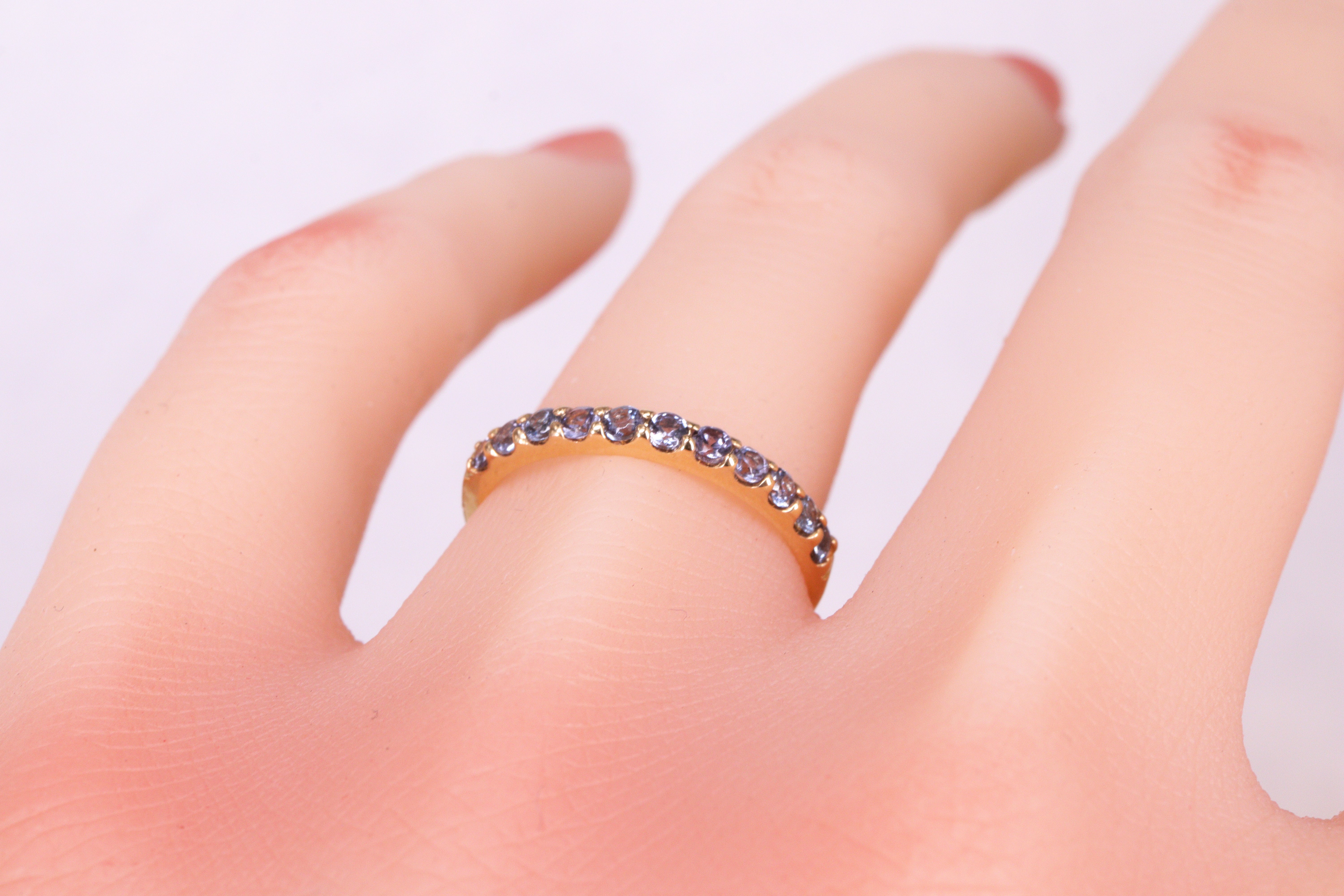 カラーチェンジガーネット エタニティリング 共有爪タイプ