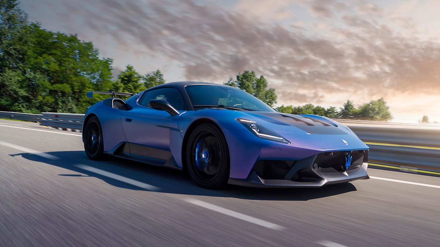最高速度320km/h超！マセラティがスーパースポーツ「GT2 ストラダーレ