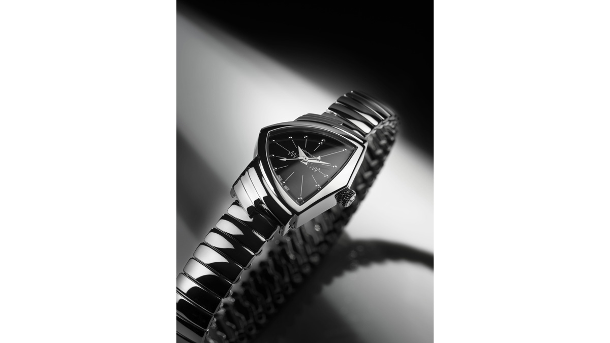 モダンクラシックに新たな風を吹き込むフレックスブレスレットを備えた