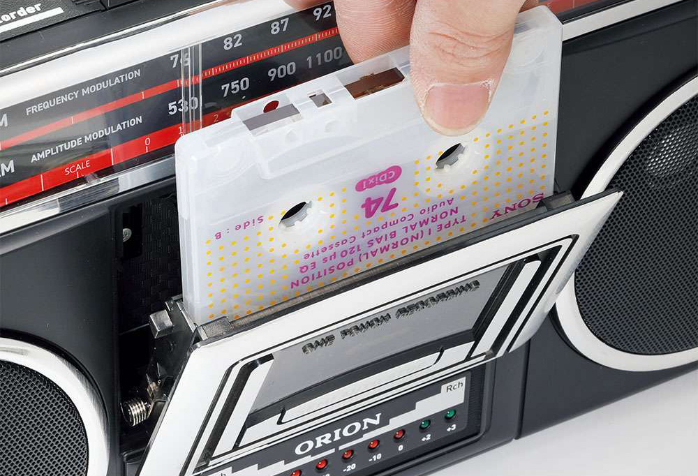 昭和レトロなデザインがカッコいい！カセットテープも再生できるORION