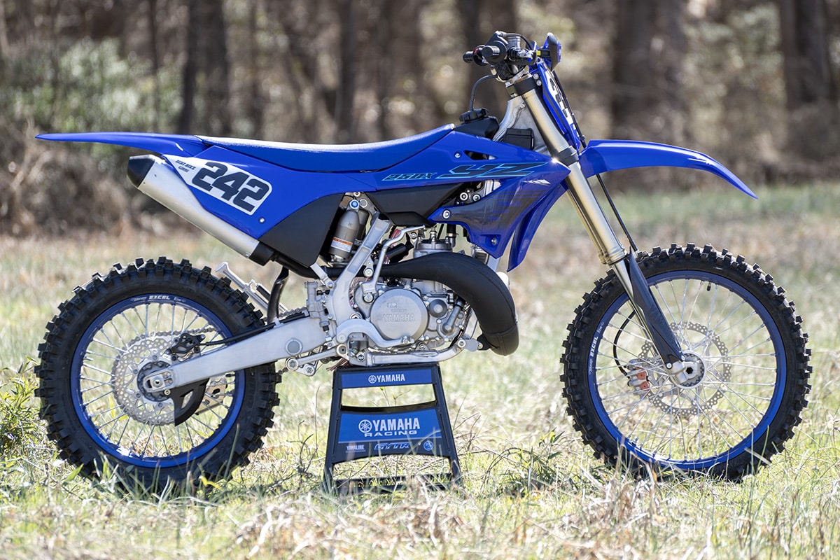 2024年ヤマハYZ125X＆YZ250Xに乗る：XNUMXストローク火曜日-ダート