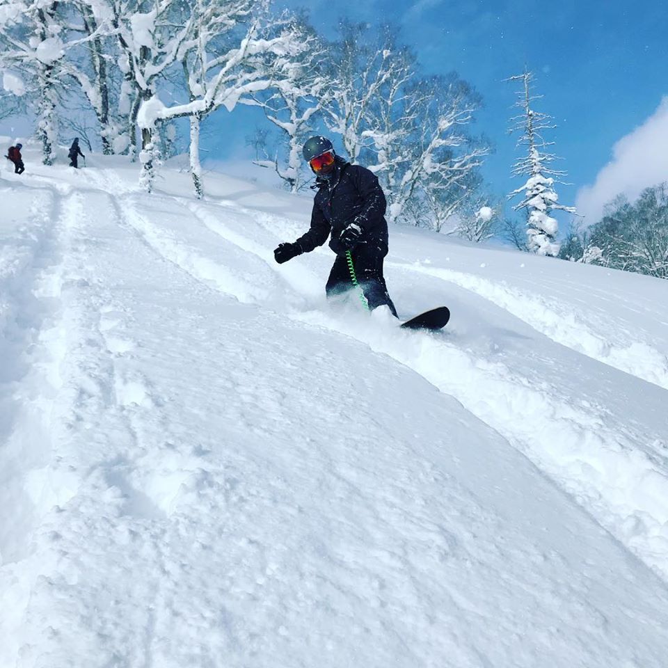 グラスルーツ パウダーサーフィン 1Dayツアー | DISCOVERIES / 北海道