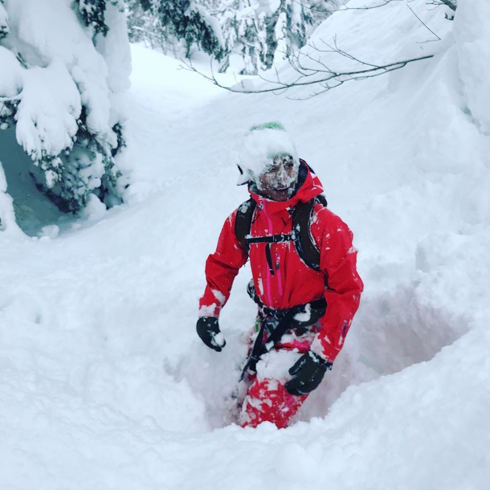 グラスルーツ パウダーサーフィン 1Dayツアー | DISCOVERIES / 北海道