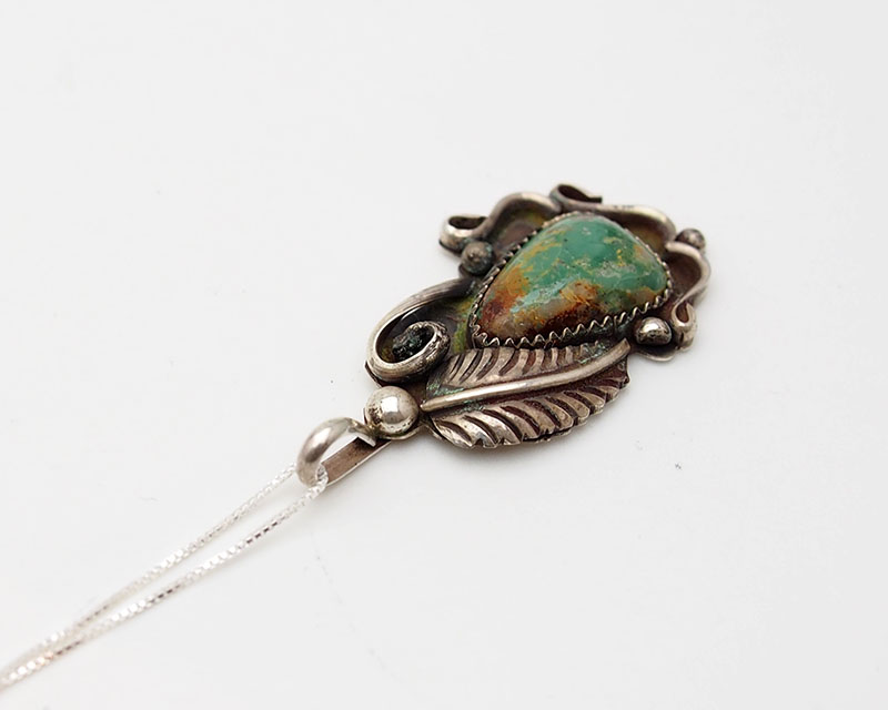 ペンダントトップナバホ石物のオールドスタイルナバホ ターコイズ