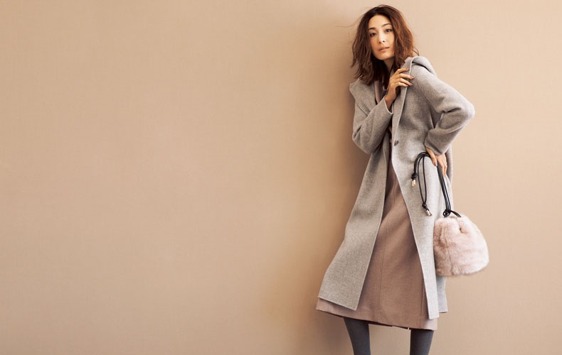 グレーコートコーデ13選【冬】| 30代40代レディースファッション | Domani