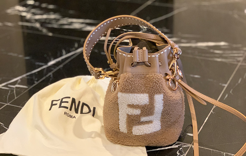 ワーママの愛用バッグ】この冬の相棒はフェンディのモン トレゾール