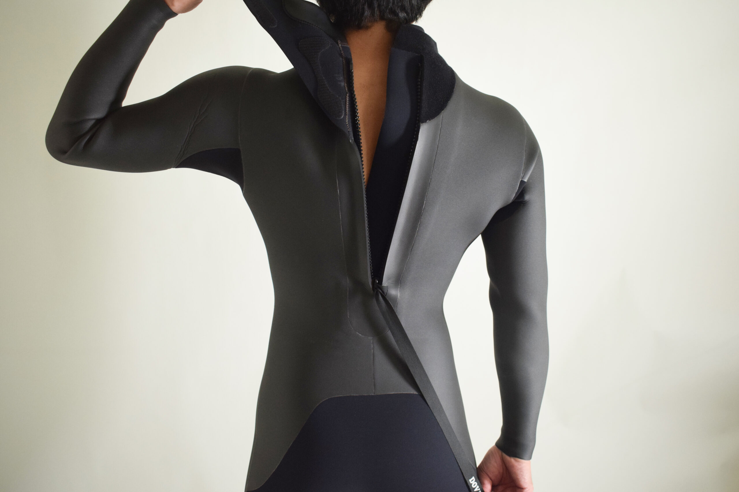 ZIP system「BACK ZIP」の紹介 | 国産高級ウェットスーツのDOVE