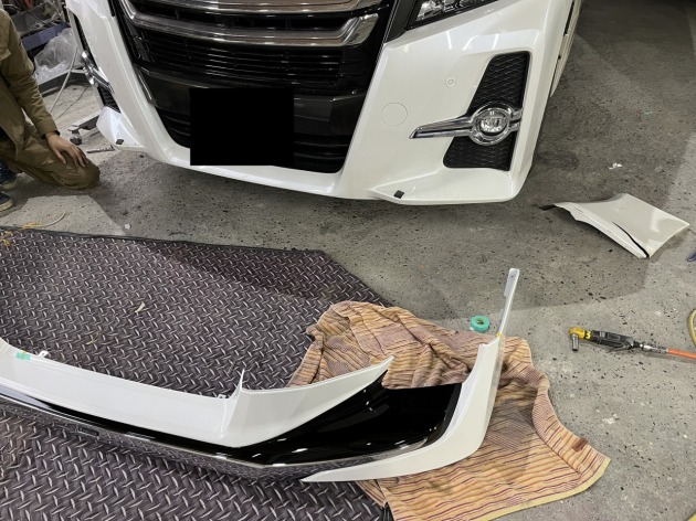 30系アルファード前期モデリスタスポイラーを新品(塗分塗装)交換｜傷