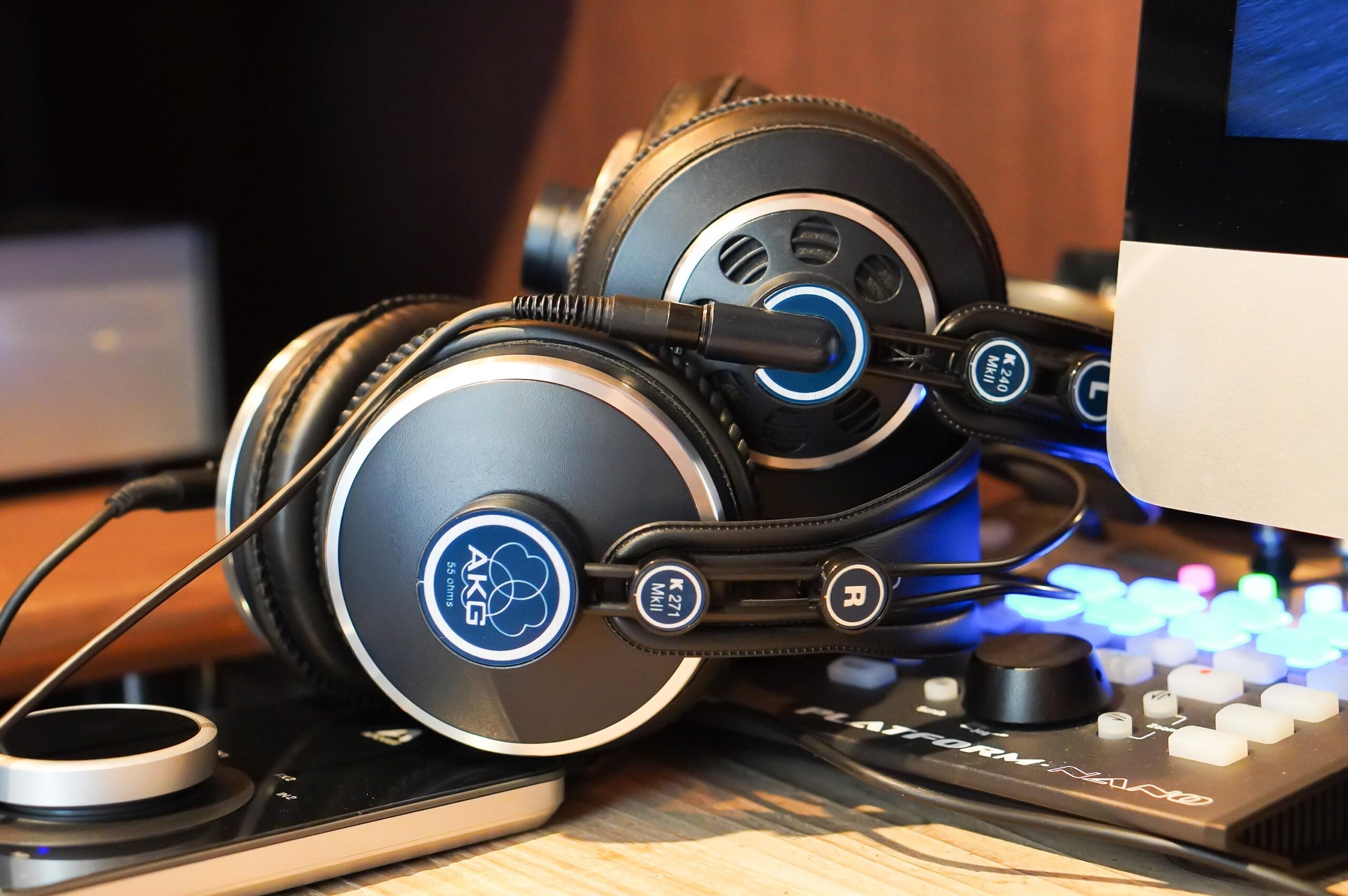 AKG K271 MK2 密閉型モニターヘッドフォンの使用レビュー！K240