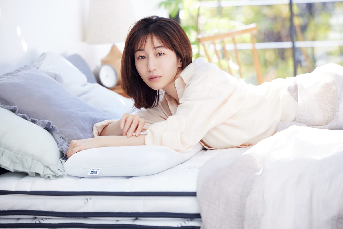 田中みな実さんのこだわりがつまった薄型まくら！「エアウィーヴ