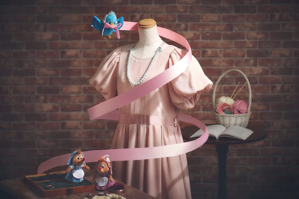 ネズミや小鳥たちがドレスをリメイクするシーンがテーマ！ディズニー