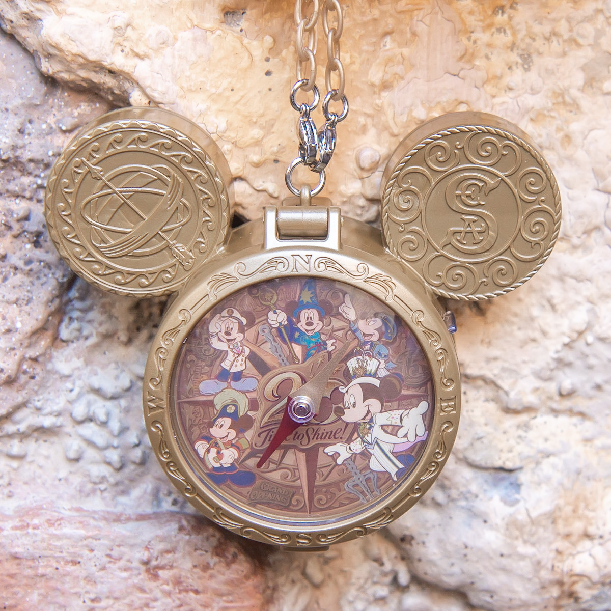 歴代アニバーサリーデザインのコンパスモチーフ！“東京ディズニーシー