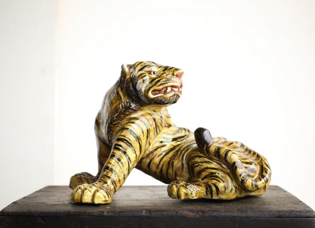 柿右衛門 虎 置物 P443｜骨董店 のびる 古美術 骨董 和風建具 蔵戸